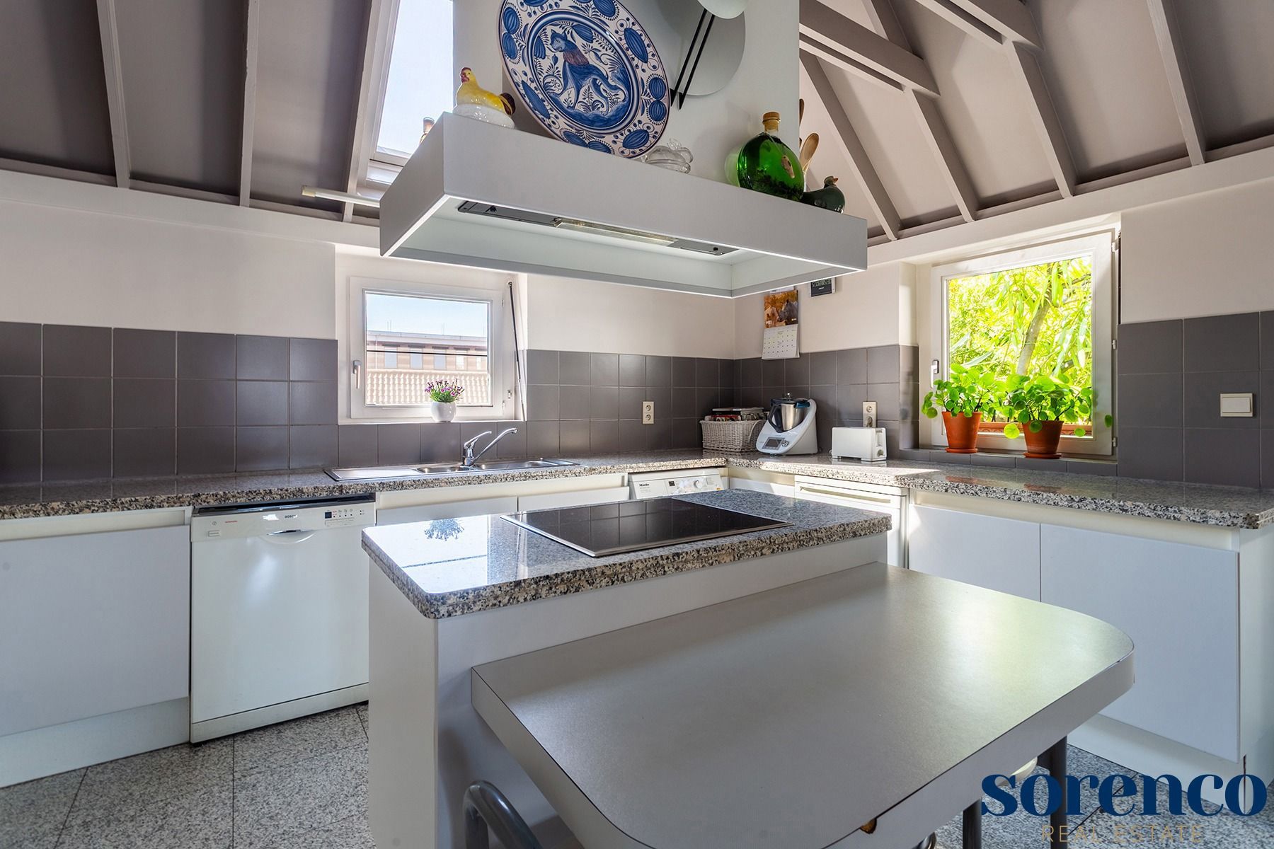 Sales en Rentback - ruime duplex + P te centrum Antwerpen foto 17
