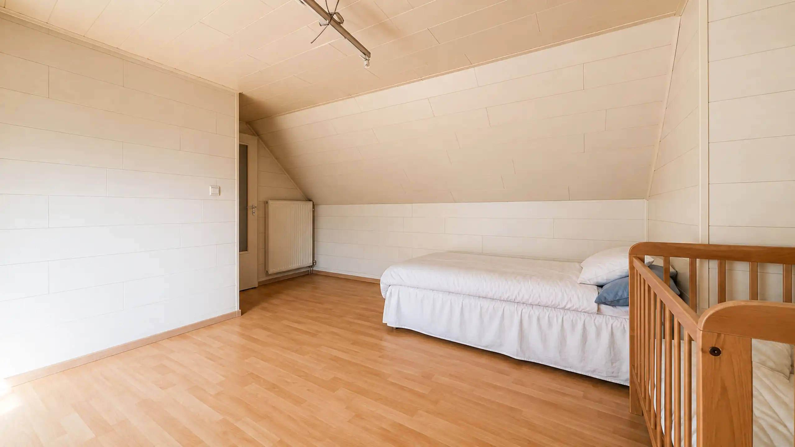 Instapklare woning met veranda, tuin en garage! foto 17