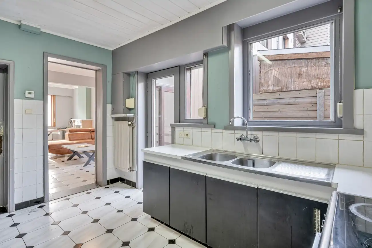 Charmante gesloten (kangoeroe)woning met heel wat potentieel op een gegeerde locatie in Oostakker! foto 7