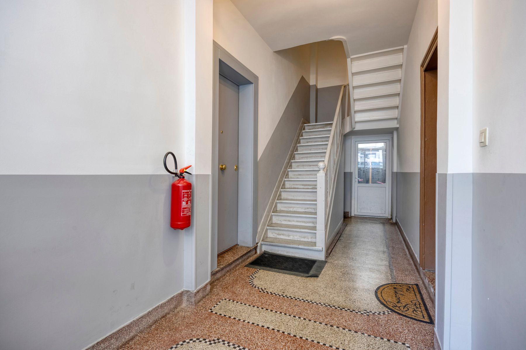 Instapklaar appartement met 2 slaapkamers  foto 18