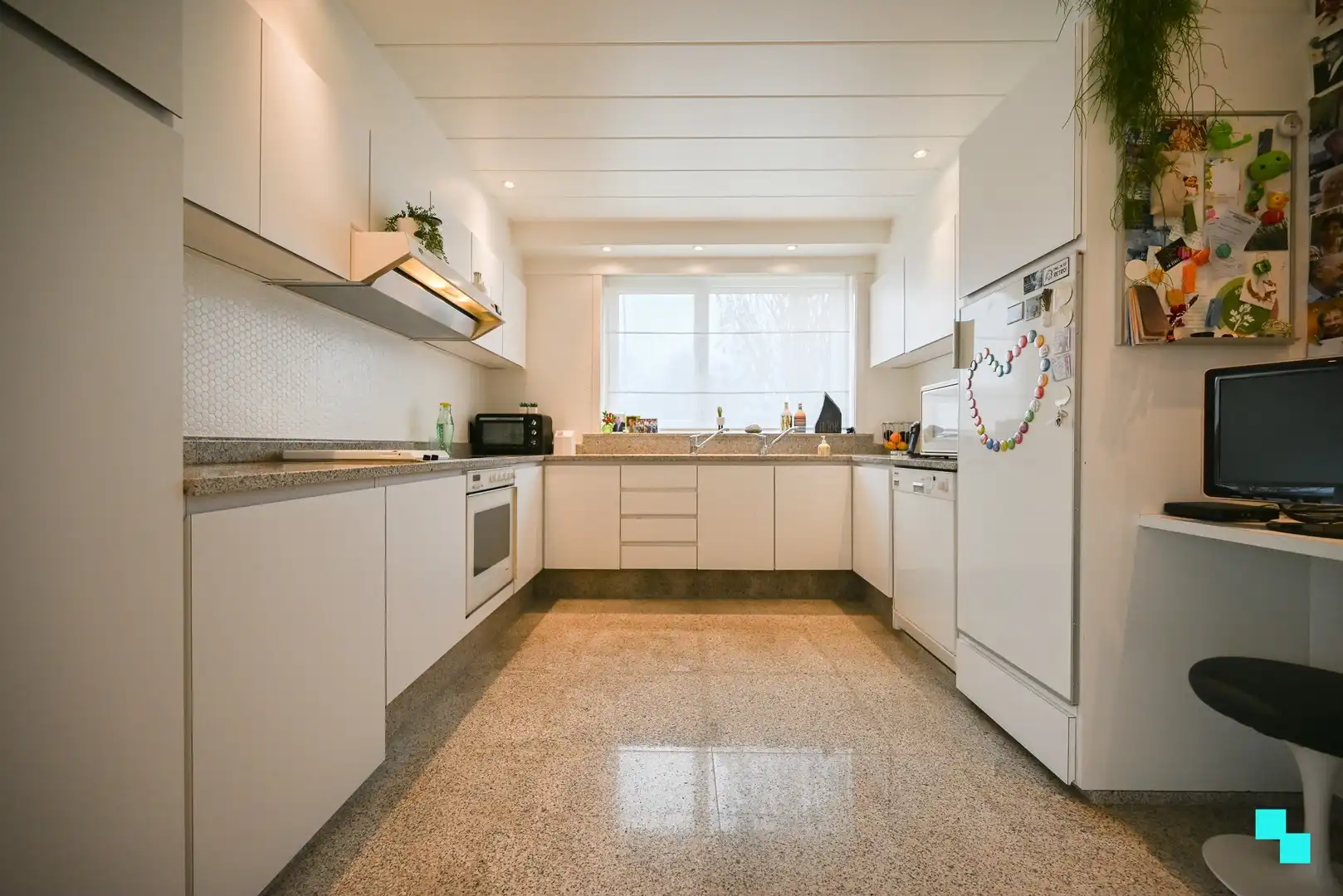 Verrassend ruime woning op hoekperceel te Izegem, Bosmolens foto 8