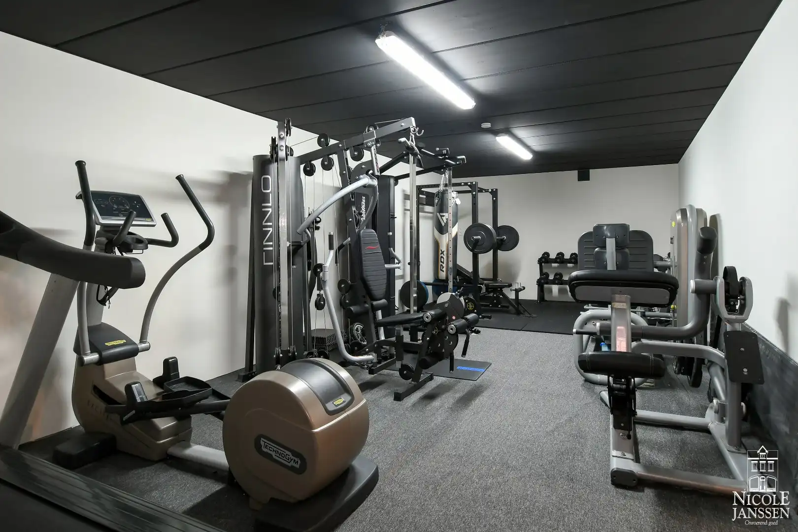 Ruime instapklare gezinswoning met tuin en grote kelder foto 23