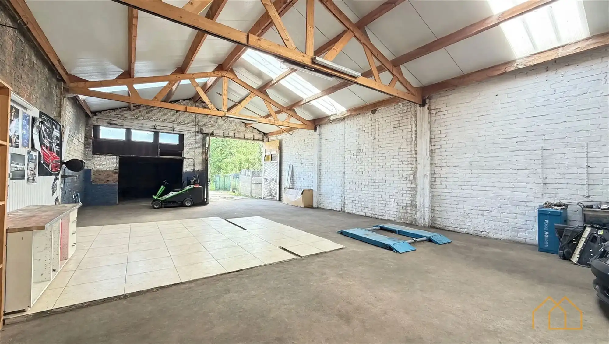 Hal van 200m² met tuin  foto 7