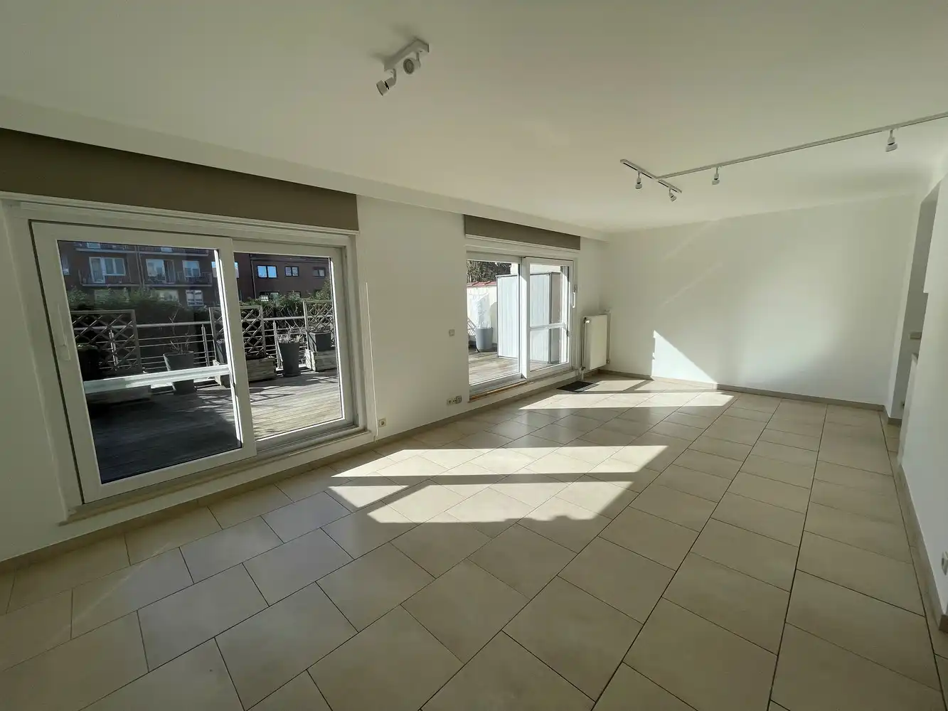 Appartement met zuidwest gericht terras van 28m² + garage foto 2