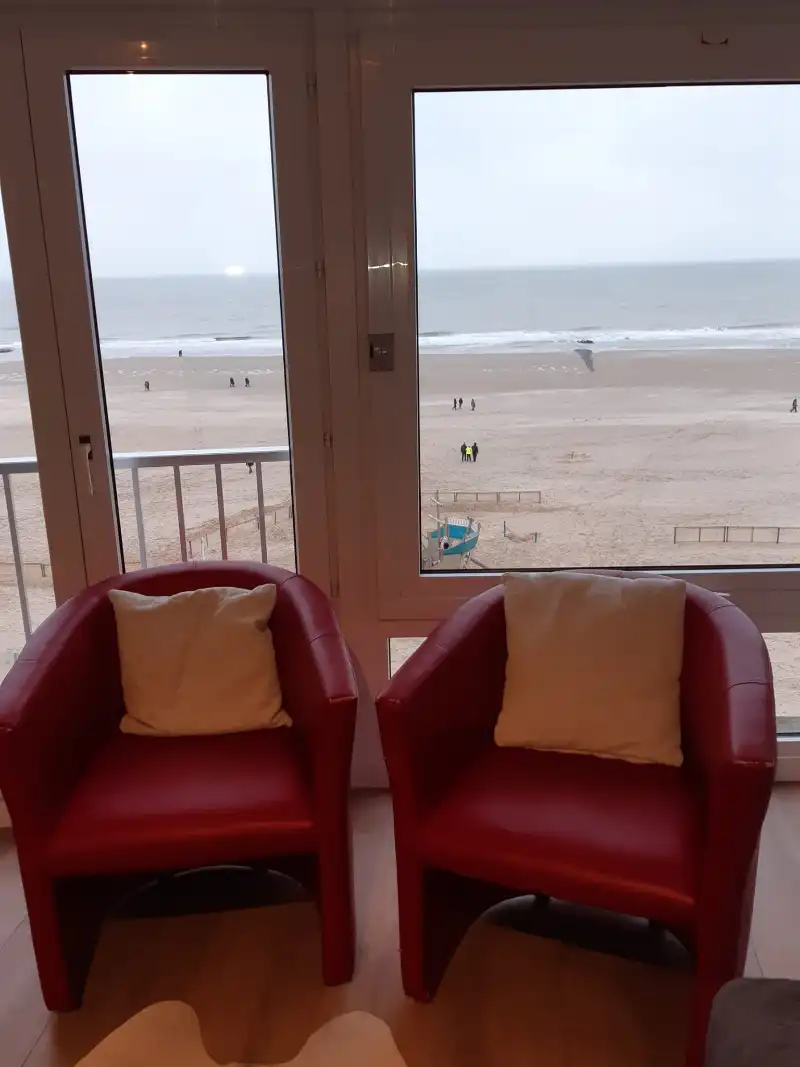 Mooi gerenoveerd 2-slaapkamer-appartement  met zeezicht. foto 29