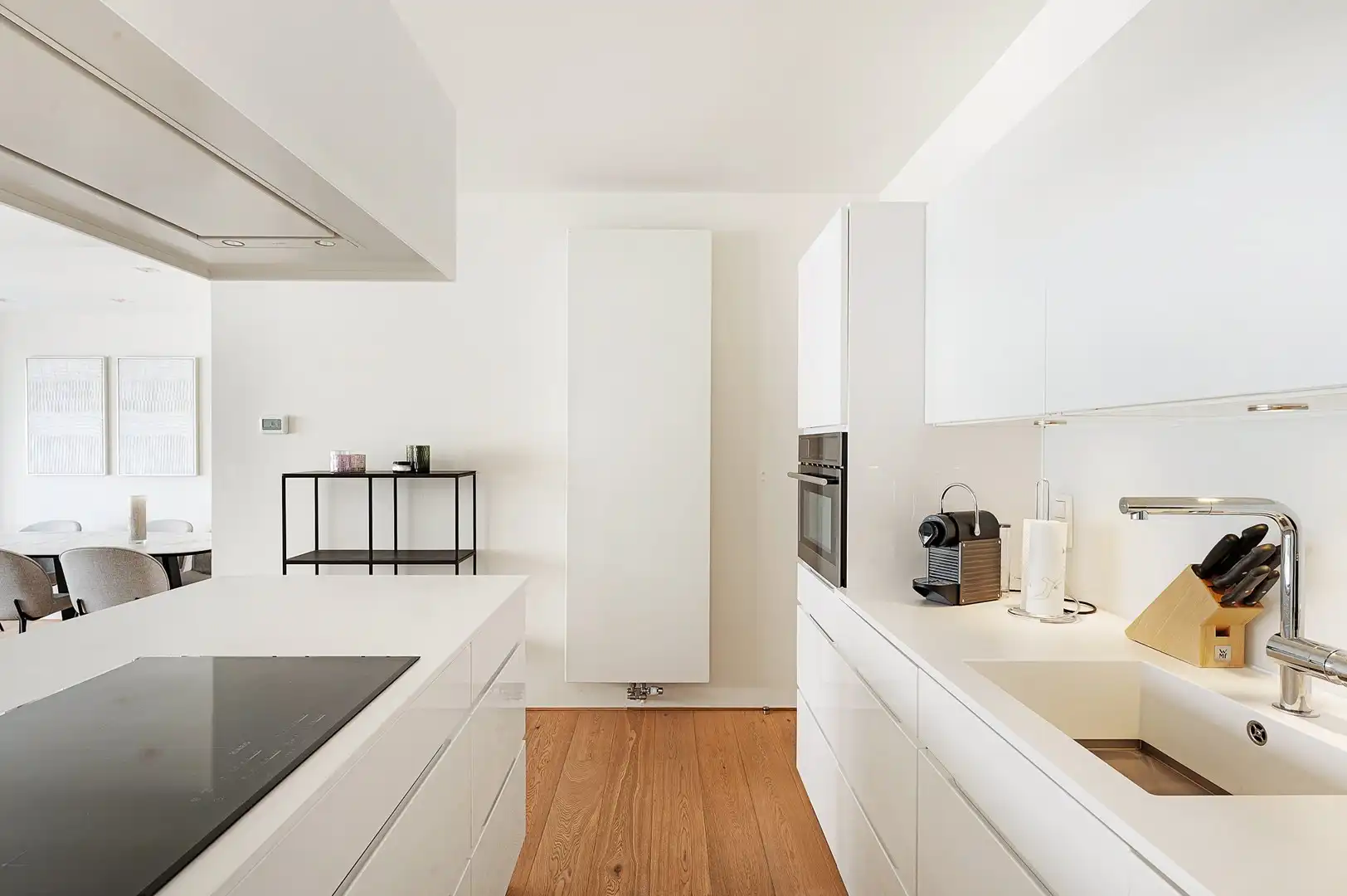 Hedendaags appartement genietend van zijdelings zeezicht, vlakbij de zee. foto 11