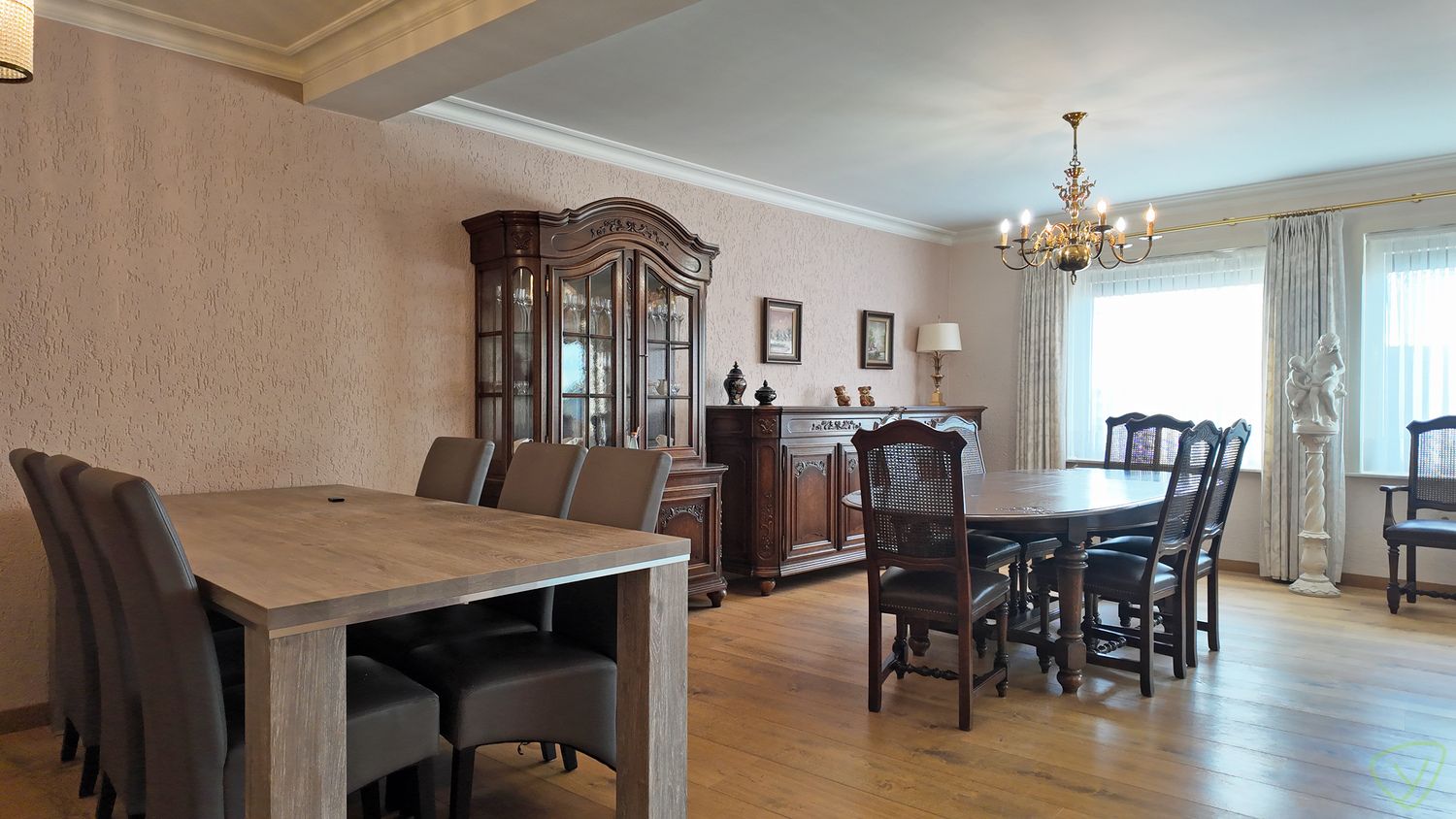 Ruim en lichtrijk appartement met lift en terras in residentie “Mozart” te Eeklo! foto 3