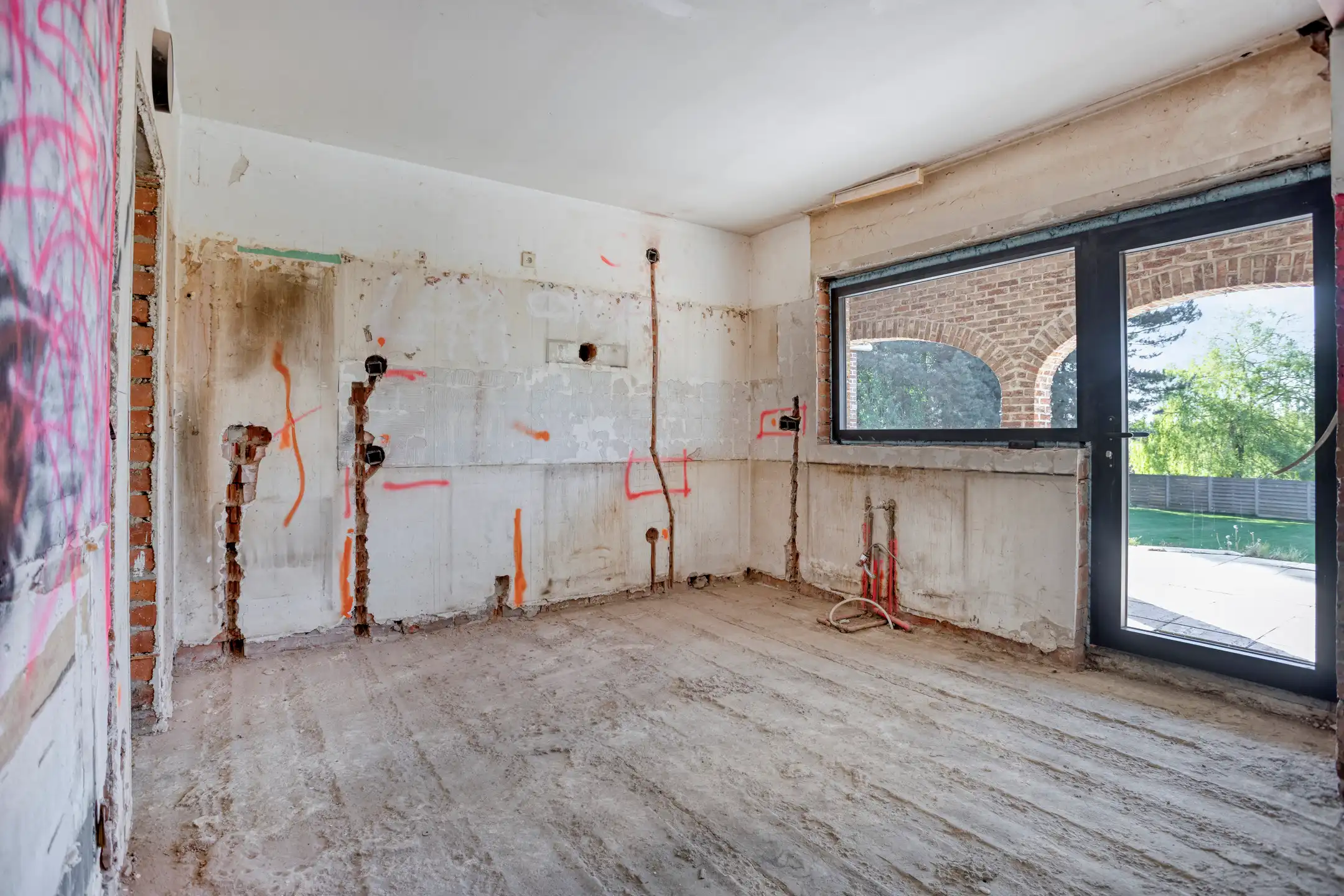 Te renoveren vrijstaande woning met veel potentieel foto 6