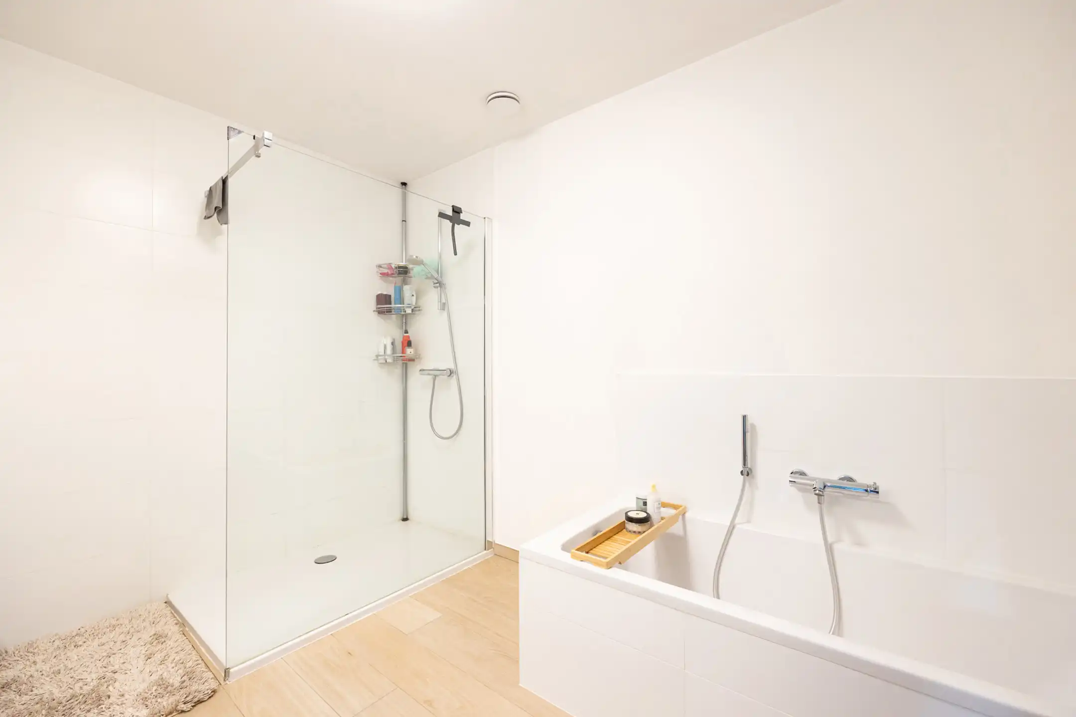 Luxueus gelijkvloers appartement met tuin en garage te huur in het centrum van Westmalle! foto 9