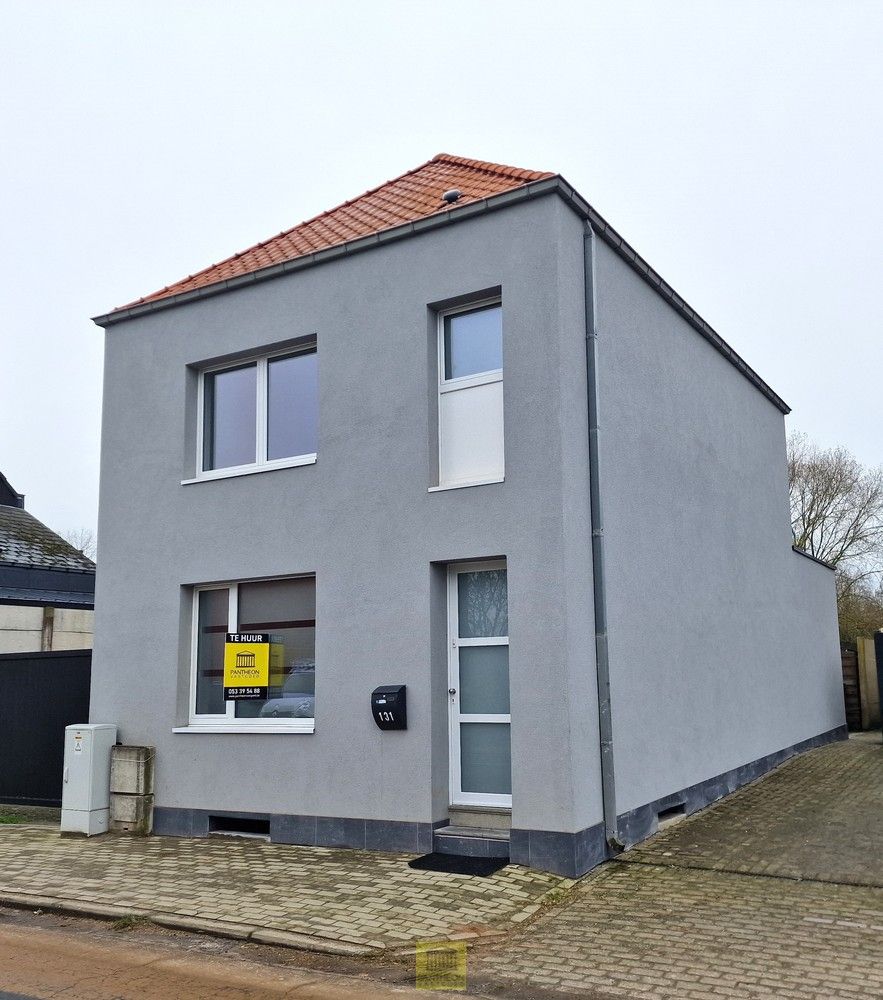 Volledig vernieuwde woning met terras te huur in Heldergem foto {{pictureIndex}}