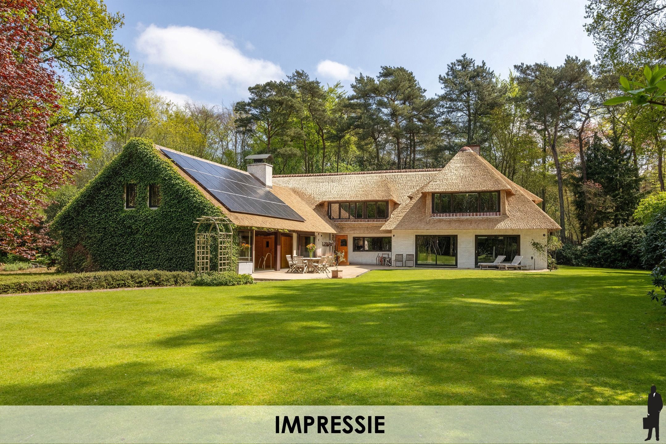 Seventiesvilla op toplocatie! foto {{pictureIndex}}