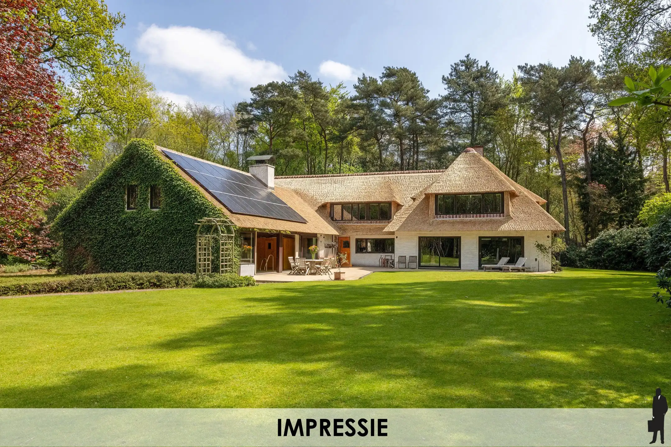 Seventiesvilla op toplocatie! foto {{pictureIndex}}