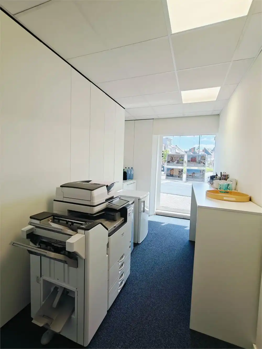 INSTAPKLAAR KANTOOR MET PARKING OP HOEKLOCATIE foto 6