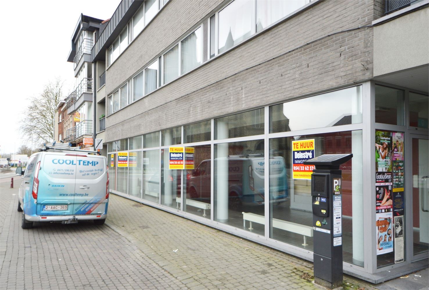 MODERN COMMERCIEEL GELIJKVLOERS 400 M2 OPTIONELE PARKING foto 2