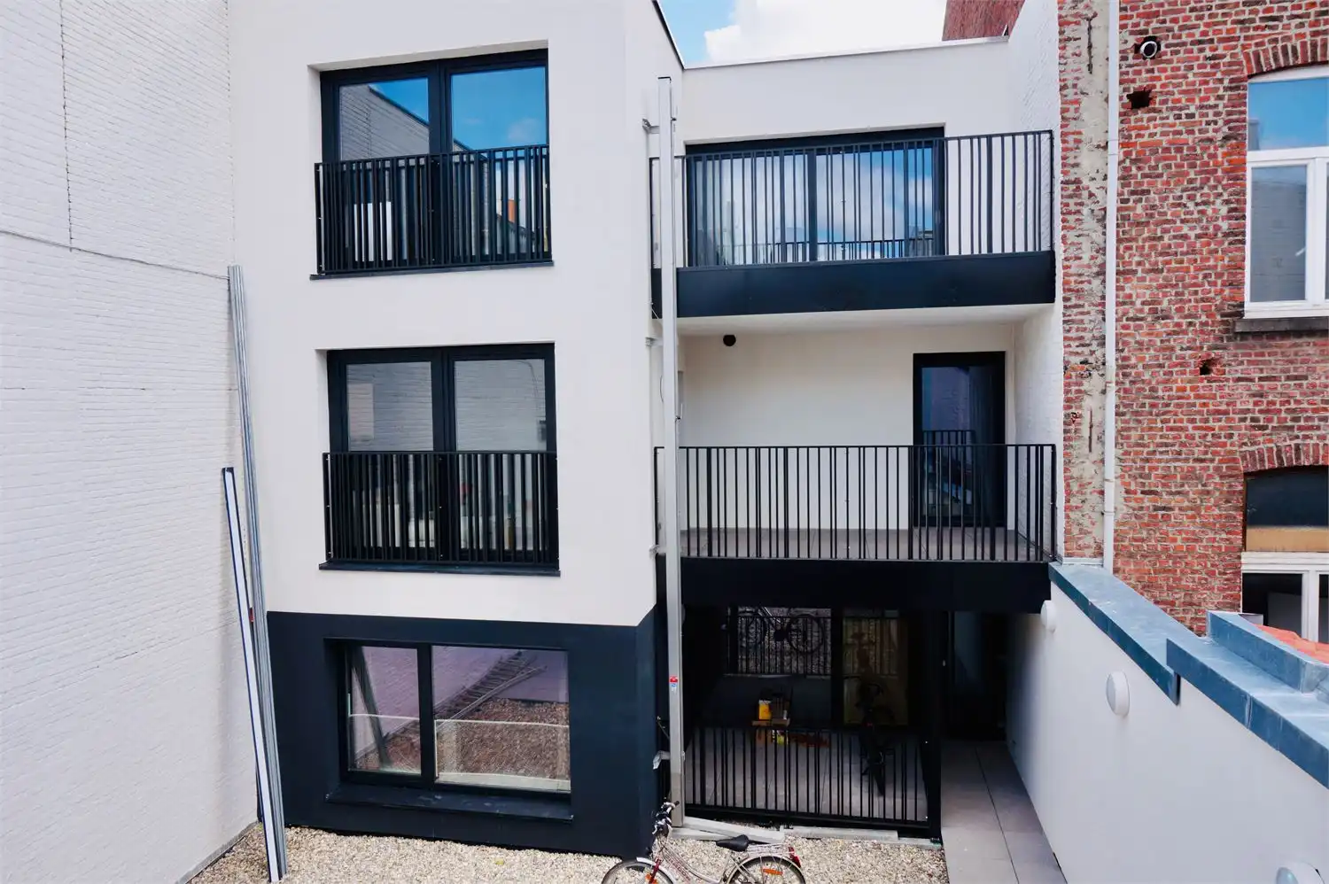 Recent appartement met terras en 1 slaapkamer te huur in hartje Leuven foto {{pictureIndex}}