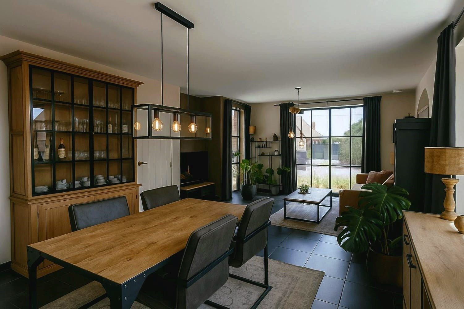 RECENTE, RUIME WONING IN LANDELIJKE STIJL MET DRIE SLAAPKAMERS EN TUIN foto 6