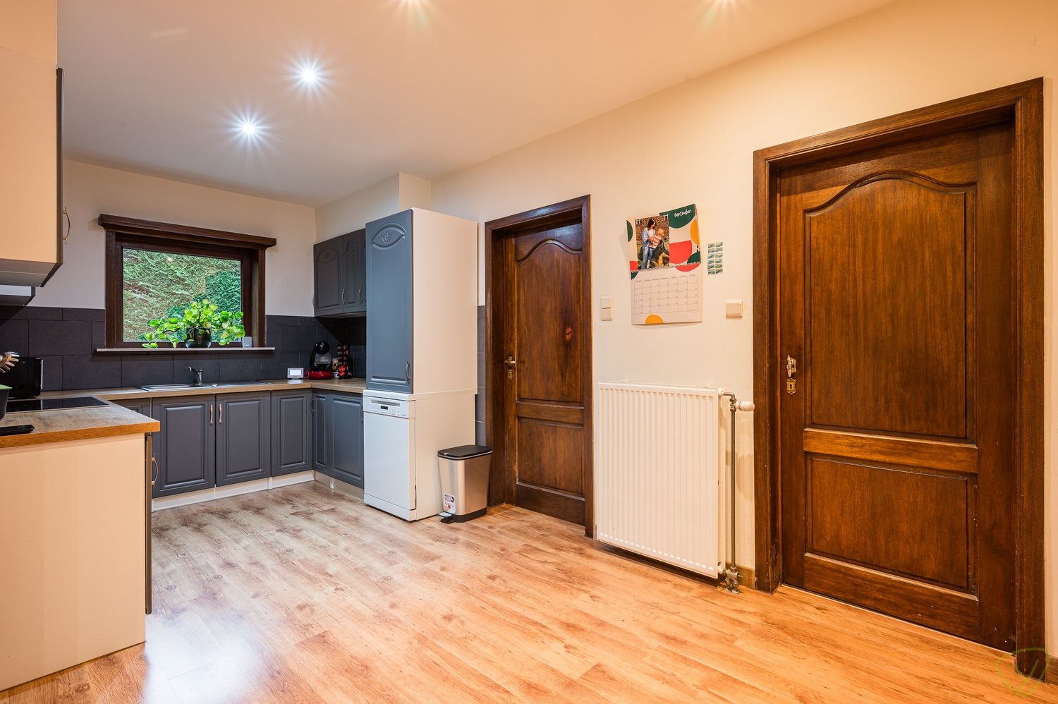 Prachtige open bebouwing met vijf slaapkamers op toplocatie foto 8