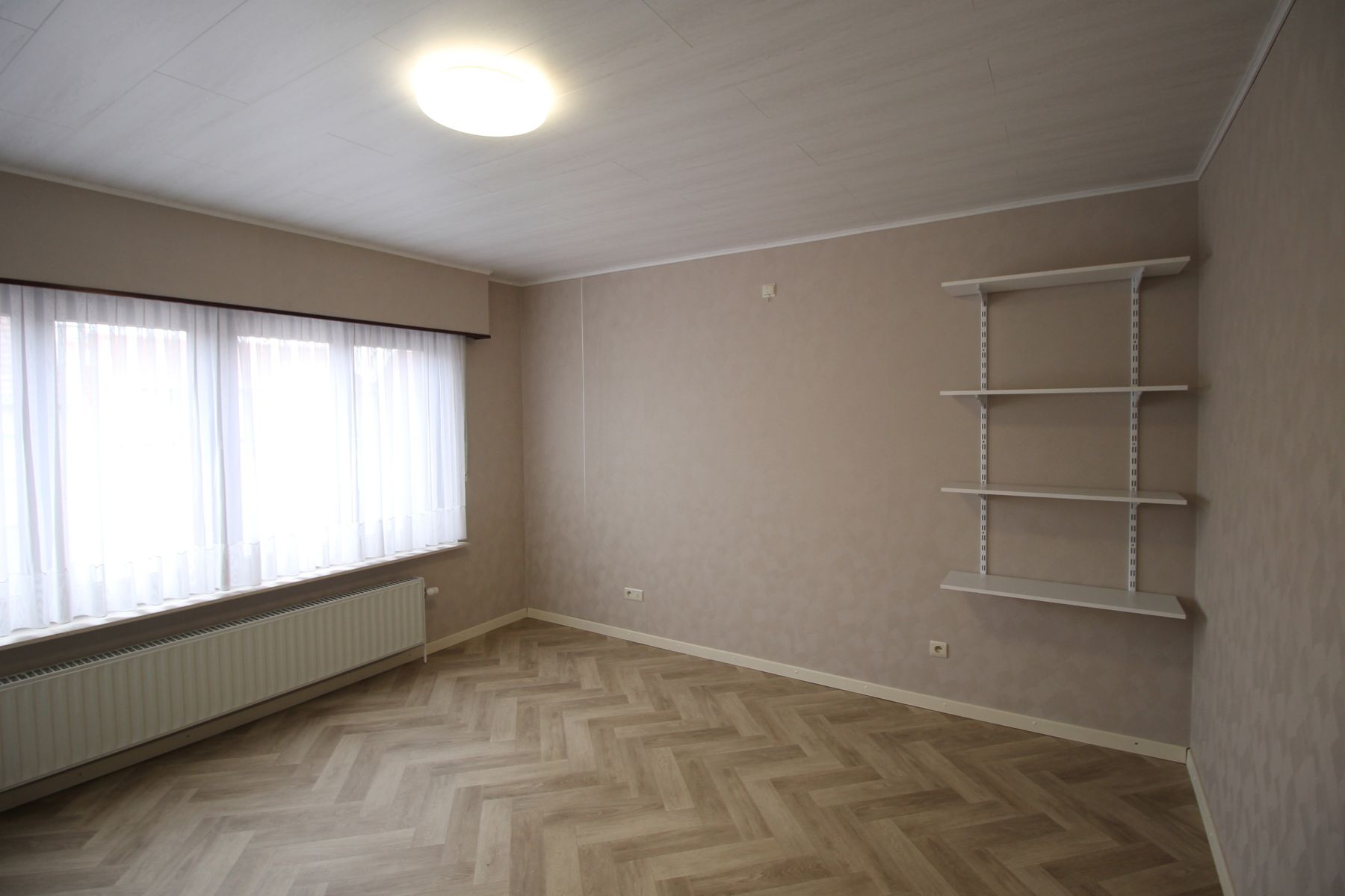Een woning met 3 slaapkamers, garage en tuin vlakbij het centrum van Merksplas. foto 16