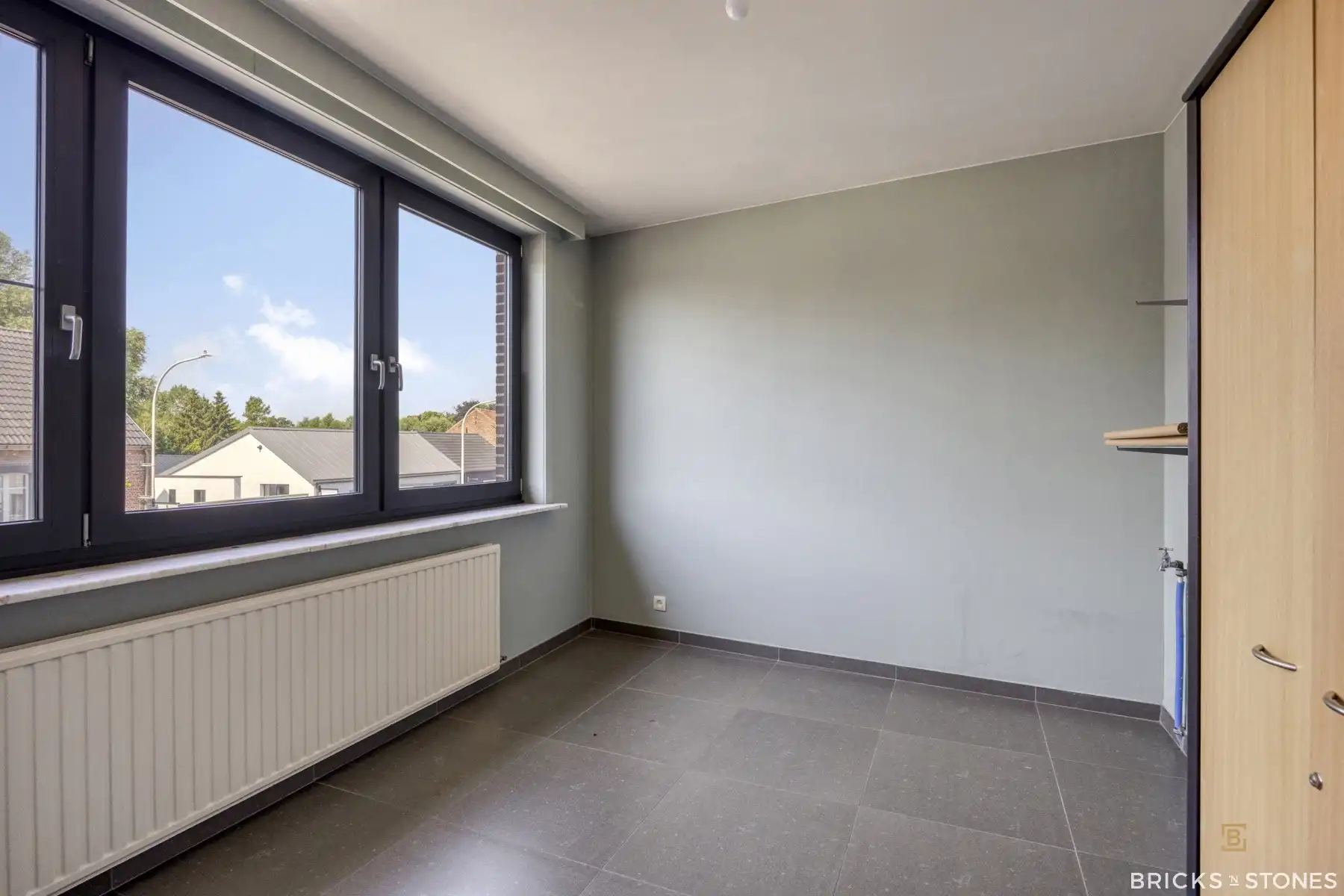 Instapklare woning met riante handelsruimte! foto 9