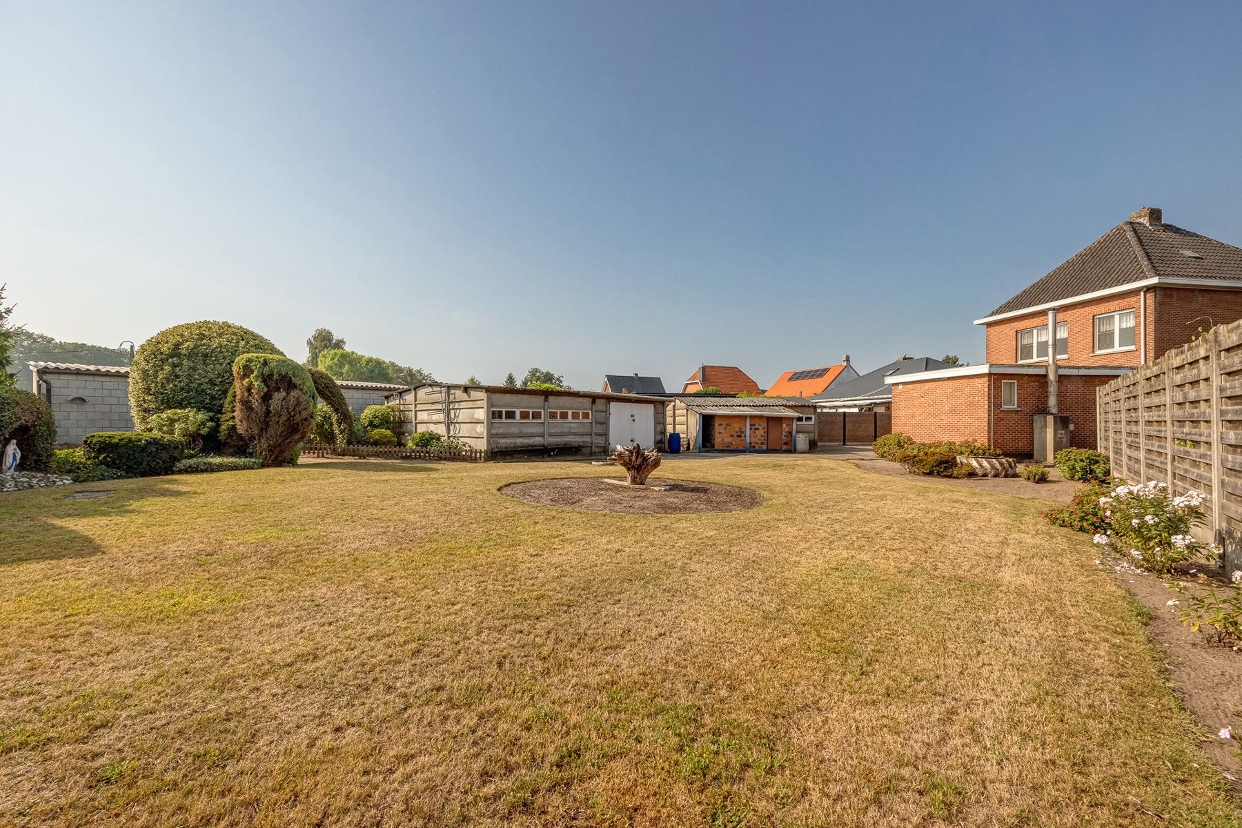 Te renoveren woning op een perceel van ca 1.435 m² in het centrum van Wortel. foto 14