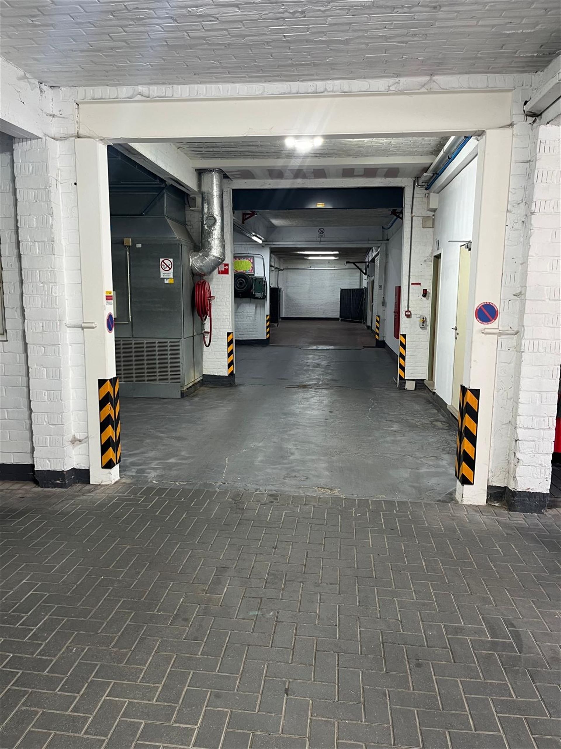 STOCKAGE UNIT (30M²) foto 2