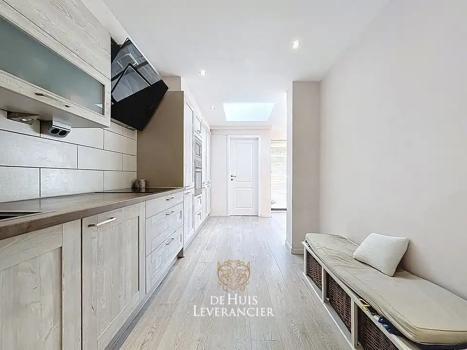 Ruimtelijke rijwoning met tuin en garage in de Altenawijk foto 15