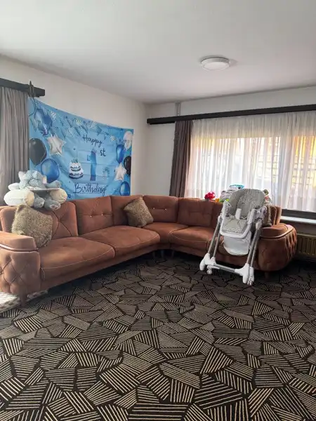 Halfopen gezinswoning met 3 slaapkamers en een grote tuin. foto 16