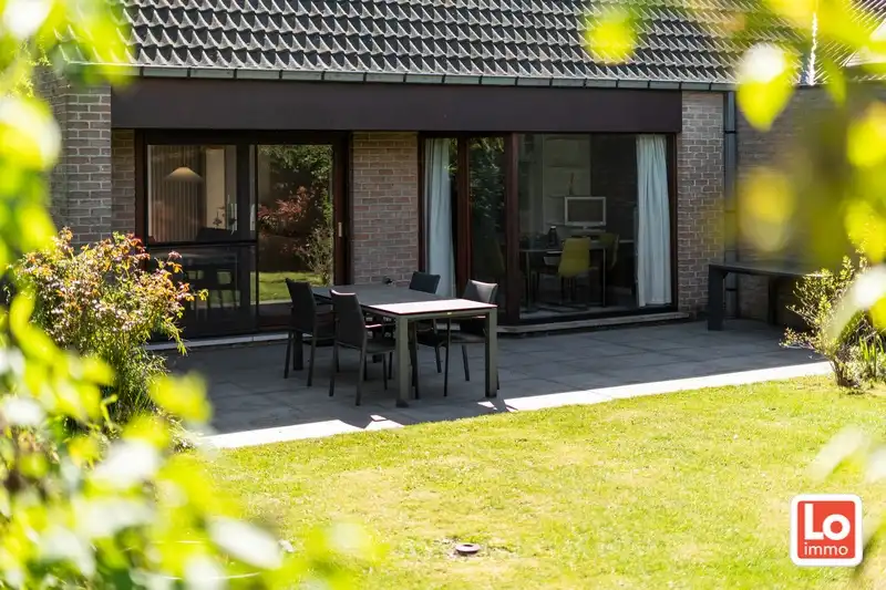 Instap klare halfopen woning met gezellige stadstuin nabij het centrum van Oostakker! foto 4