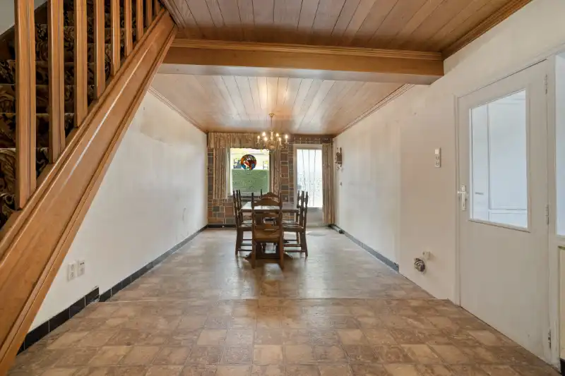 HALFOPEN BEBOUWING MET VEEL RENOVATIEPOTENTIEEL EN RUIM DAKTERRAS foto 5