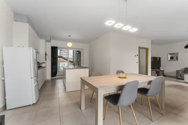 Nabij centrum Roeselare : recent  2 slaapkamers en twee terrassen in de Residentie El Palmar. Totale oppervlakte 138,43 m². foto 3