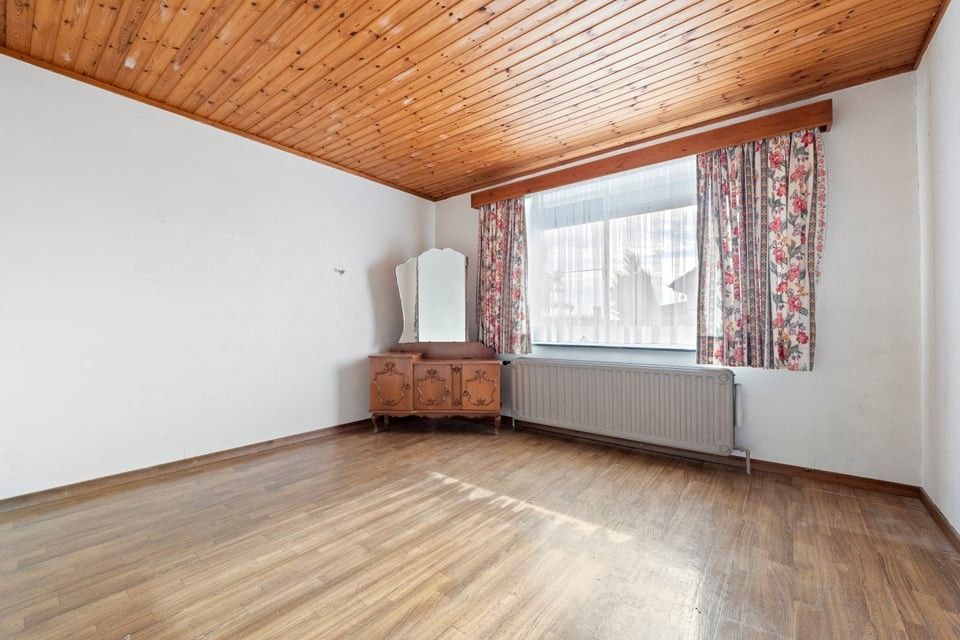 TE RENOVEREN BUNGALOW MET 3 SLAAPKAMERS, RUSTIGE LOCATIE foto 15