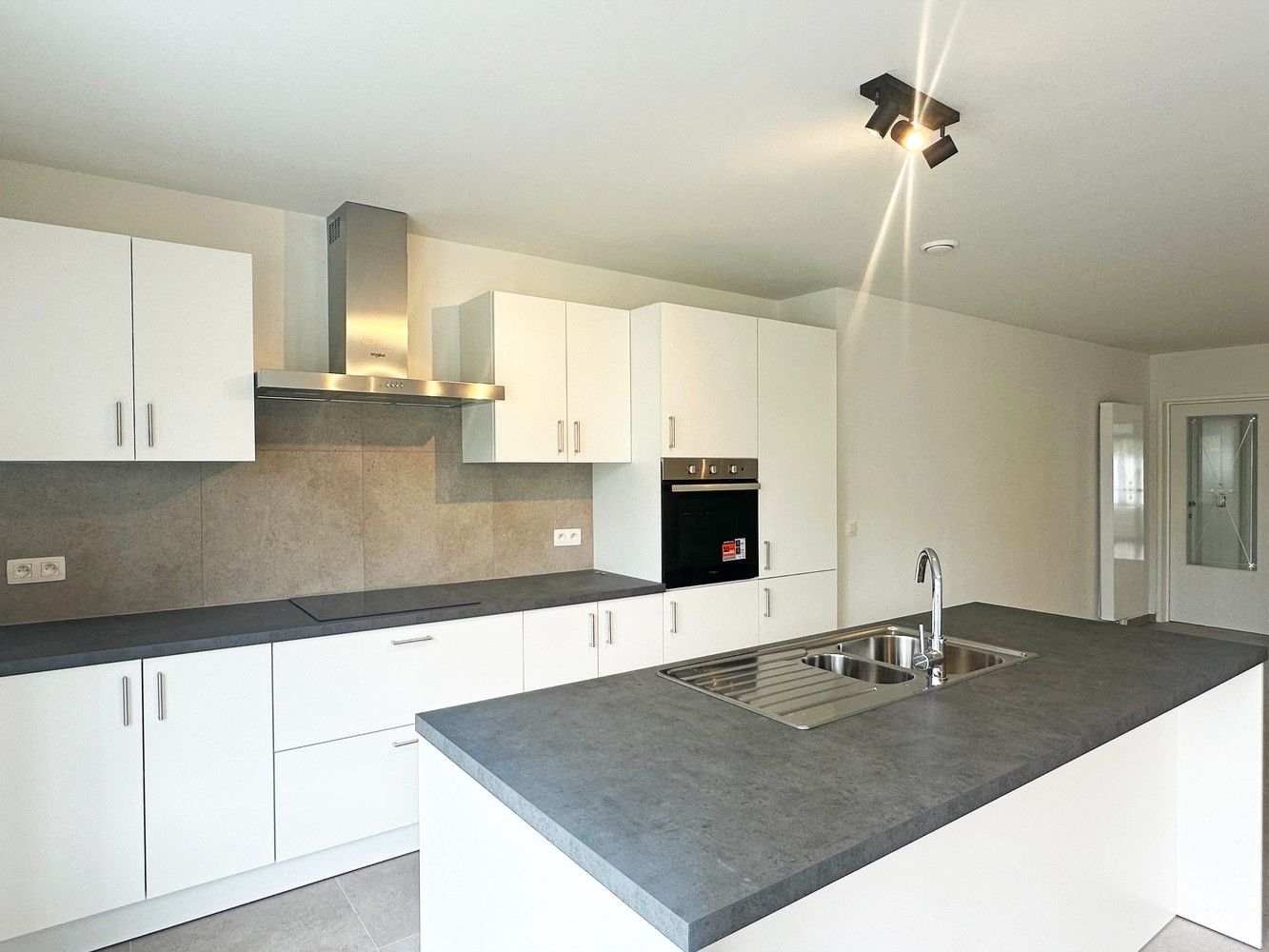 Prachtig ruim gelijkvloers appartement met 4 slaapkamers & tuin in Lier! foto 5