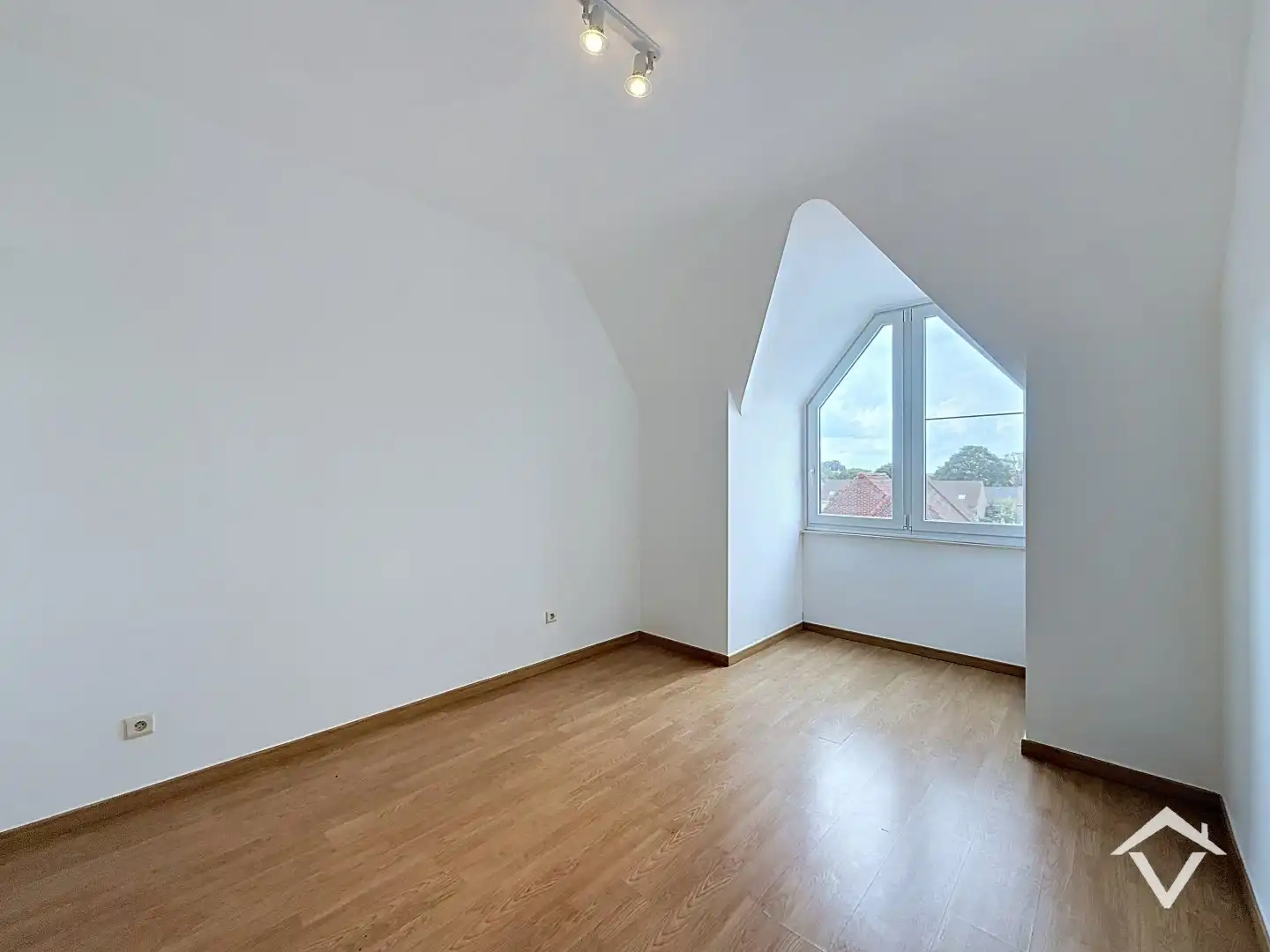 Ruim, gezellig dakappartement (EPC: B) met 3 slaapkamers en warmtepompen in centrum Roeselare  foto 11