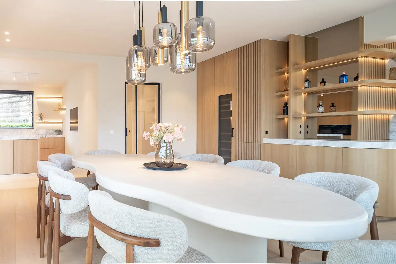 Prachtige alleenstaande villa met 5 slaapkamers gelegen in een rustige residentiële omgeving. foto 10