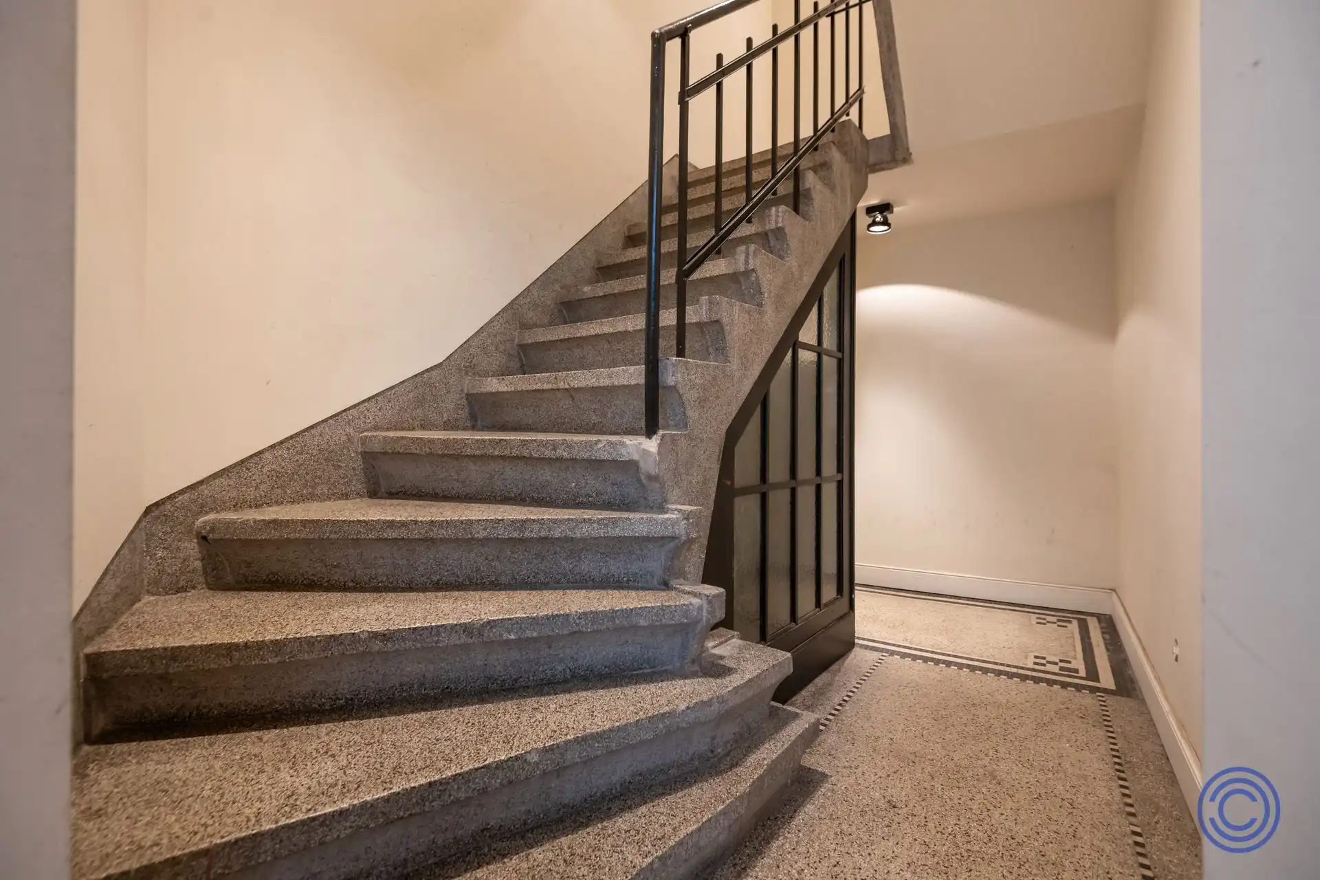 Lichtrijk stadsappartement met maatwerk en uniek zicht aan het Mechelseplein foto 11