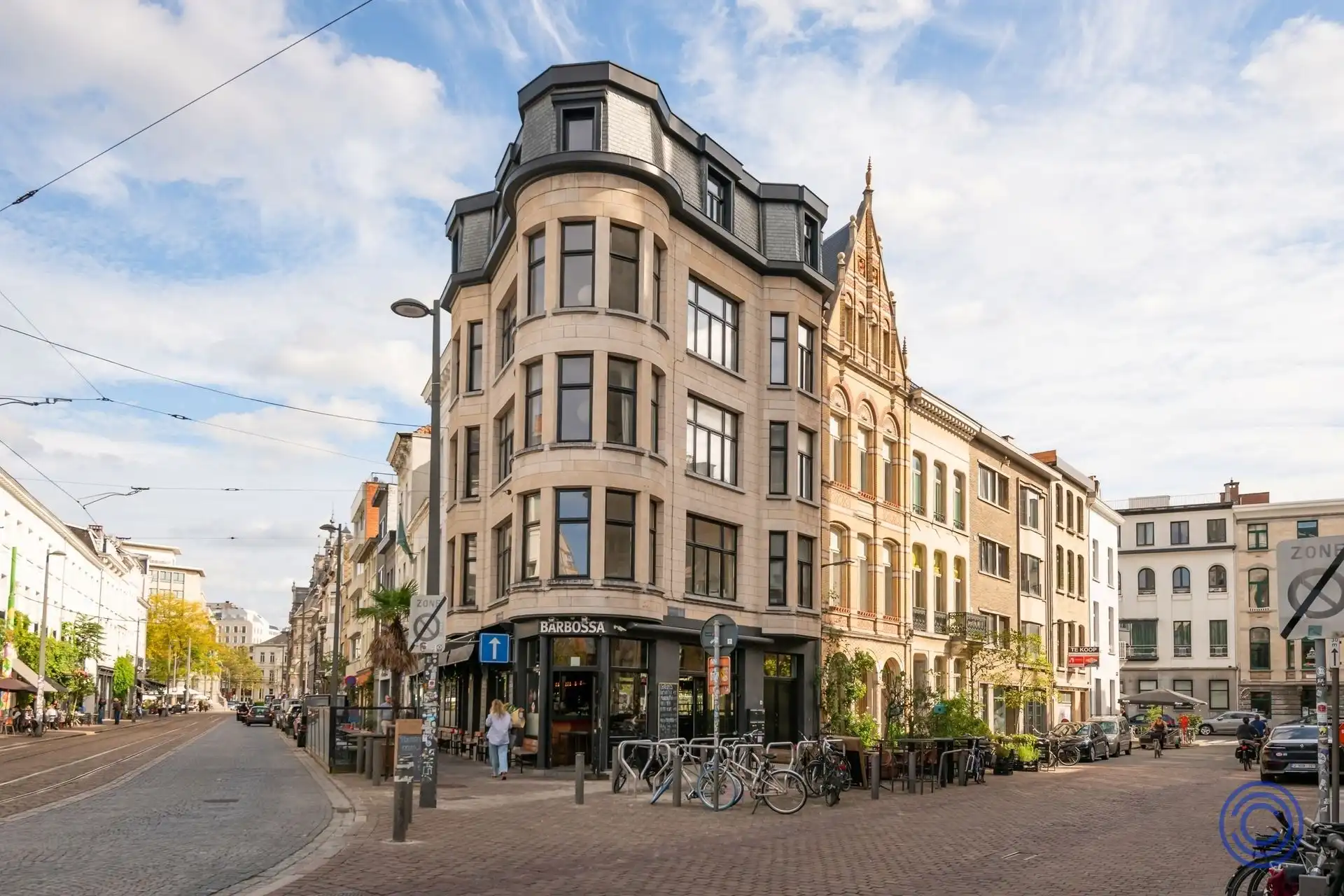 Lichtrijk, instapklaar stadsappartement met UNIEK ZICHT op de stad! foto 11
