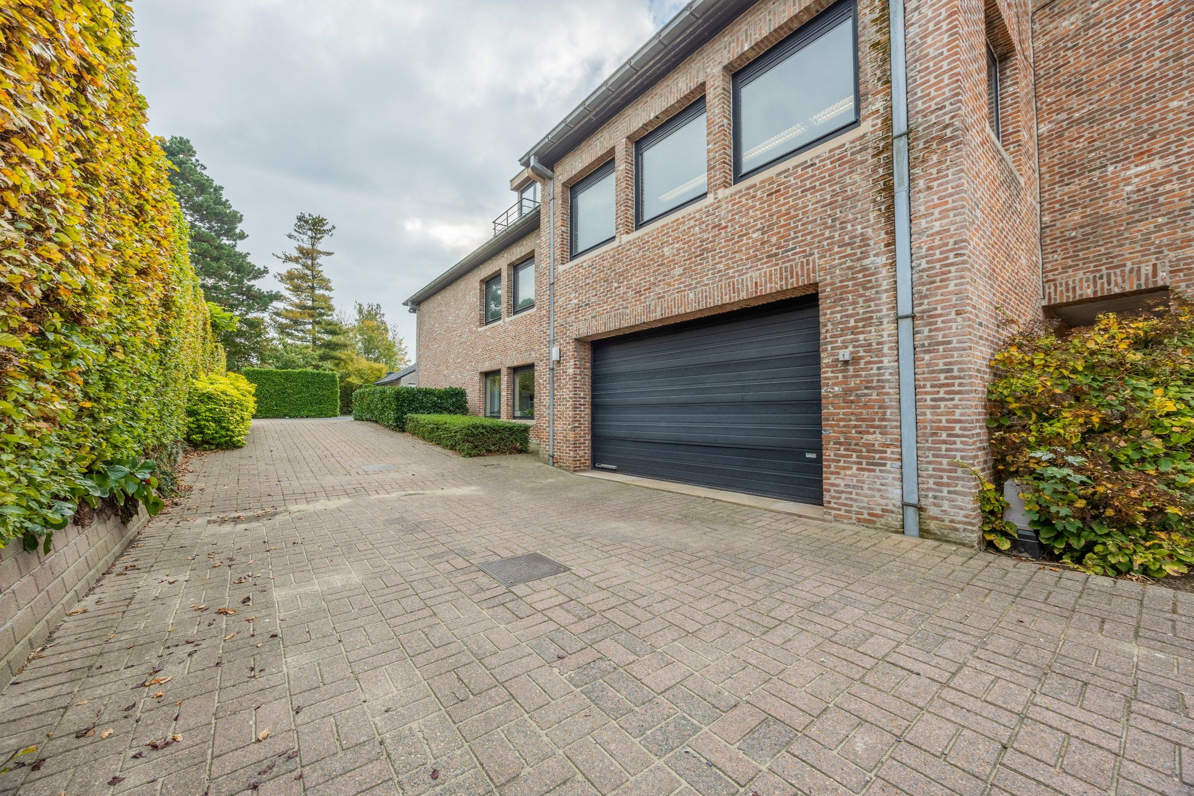 MULTIFUNCTIONELE EIGENDOM MET COMMERCIËLE LIGGING foto 25