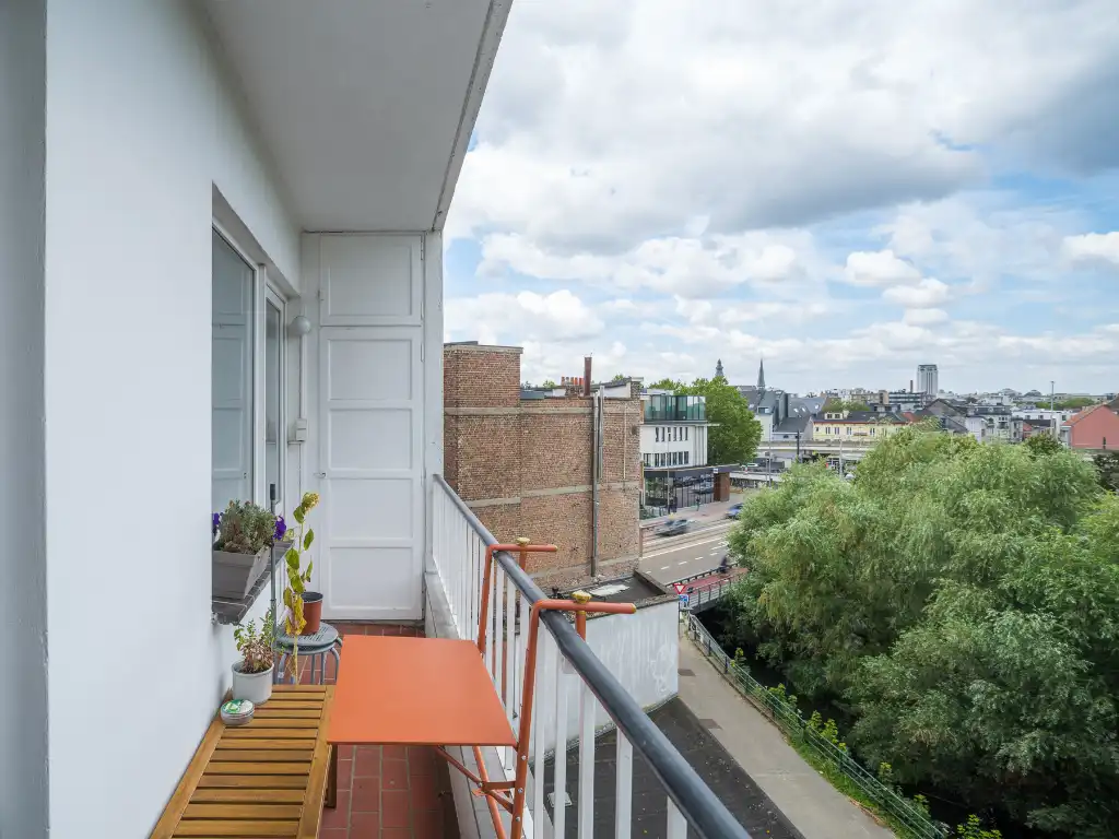 Vintage sixties 2-slaapkamerappartement met terras in Ledeberg, waar sfeer en esthetiek mooi bewaard zijn gebleven. foto 5