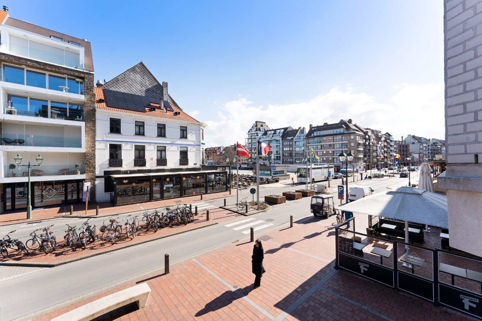 Breed hoekappartement met groot terras foto 10