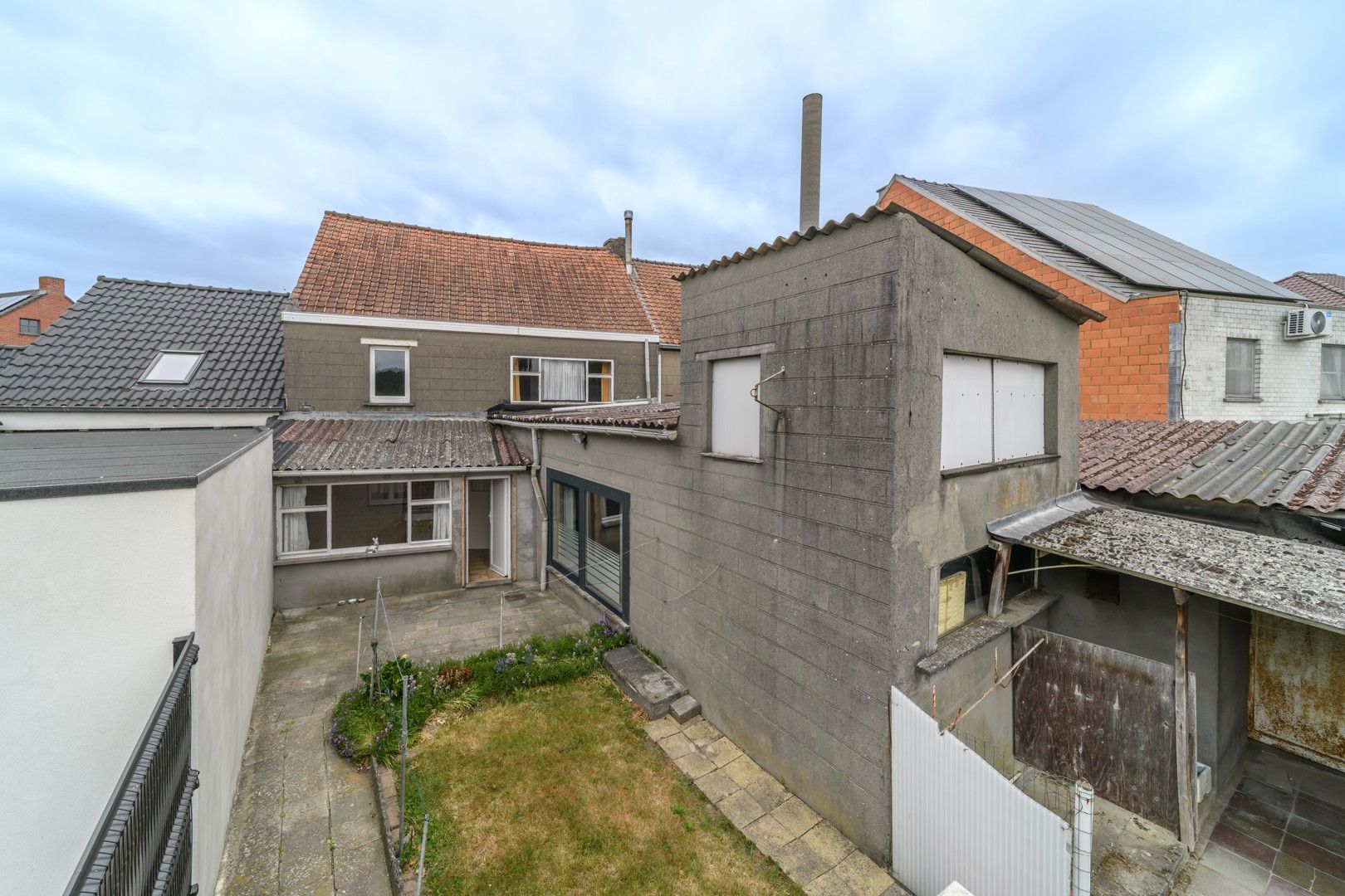 Te renoveren gezinswoning met tuin te Mere foto 24
