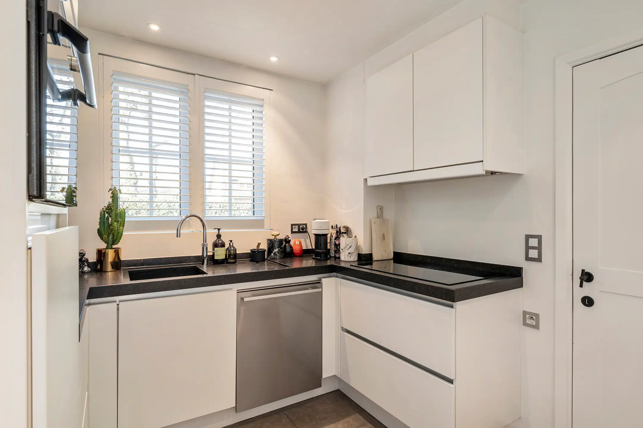 Vrijstaande woning met zwembad in de begeerde St Lucaswijk! foto 12