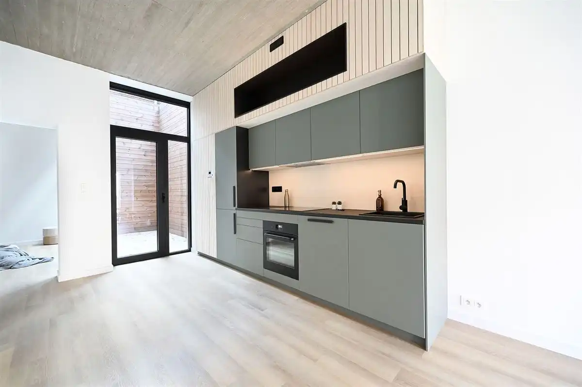 Top gerenoveerd gelijkvloersappartement foto 6