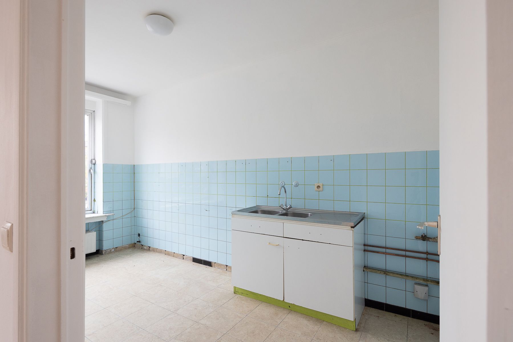 Te renoveren appartement met twee slaapkamers foto 5