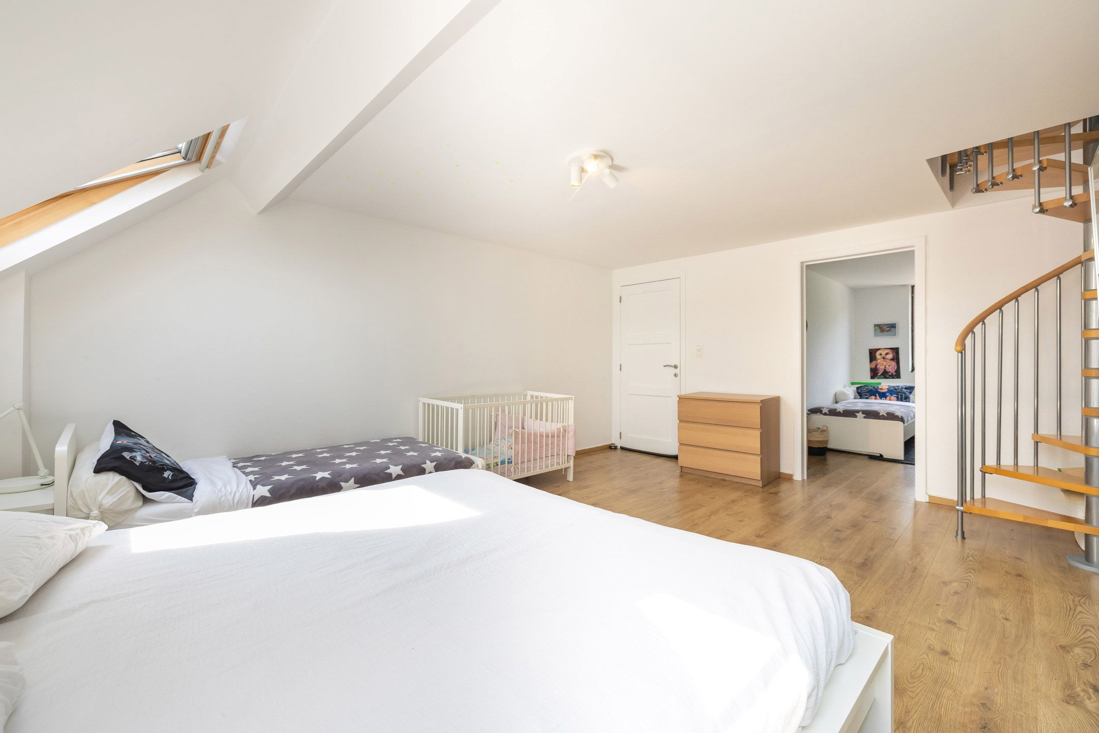 Woning van ± 150 m² met atelier/opslagruimte van ± 100 m² foto 15