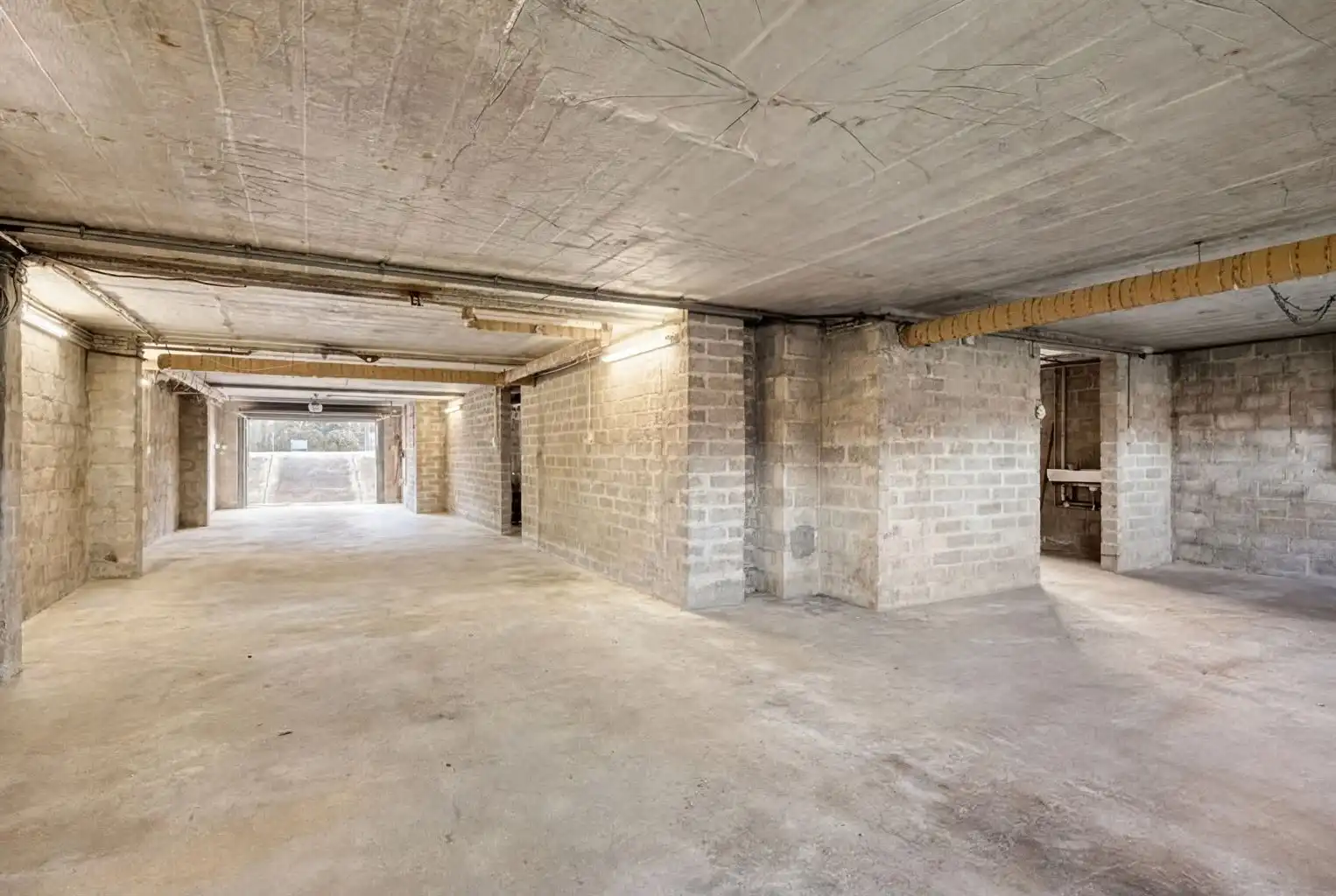 Vrijstaande woning op een uitzonderlijk perceel van 29a95ca met 4 slaapkamers en inpandige garage, gelegen op een rustige toplocatie nabij het centrum van Maaseik. foto 22