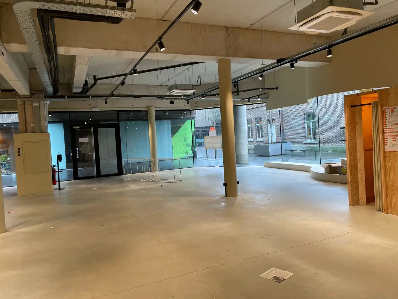 Handelsruimte of kantoorruimte te huur foto 13