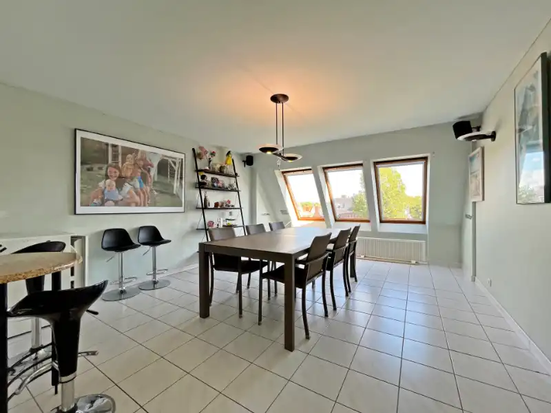 ZONNIG DUPLEX-APPARTEMENT MET RUIM TERRAS EN 3 SLAAPKAMERS + 1 SLAAPHOEK foto 9