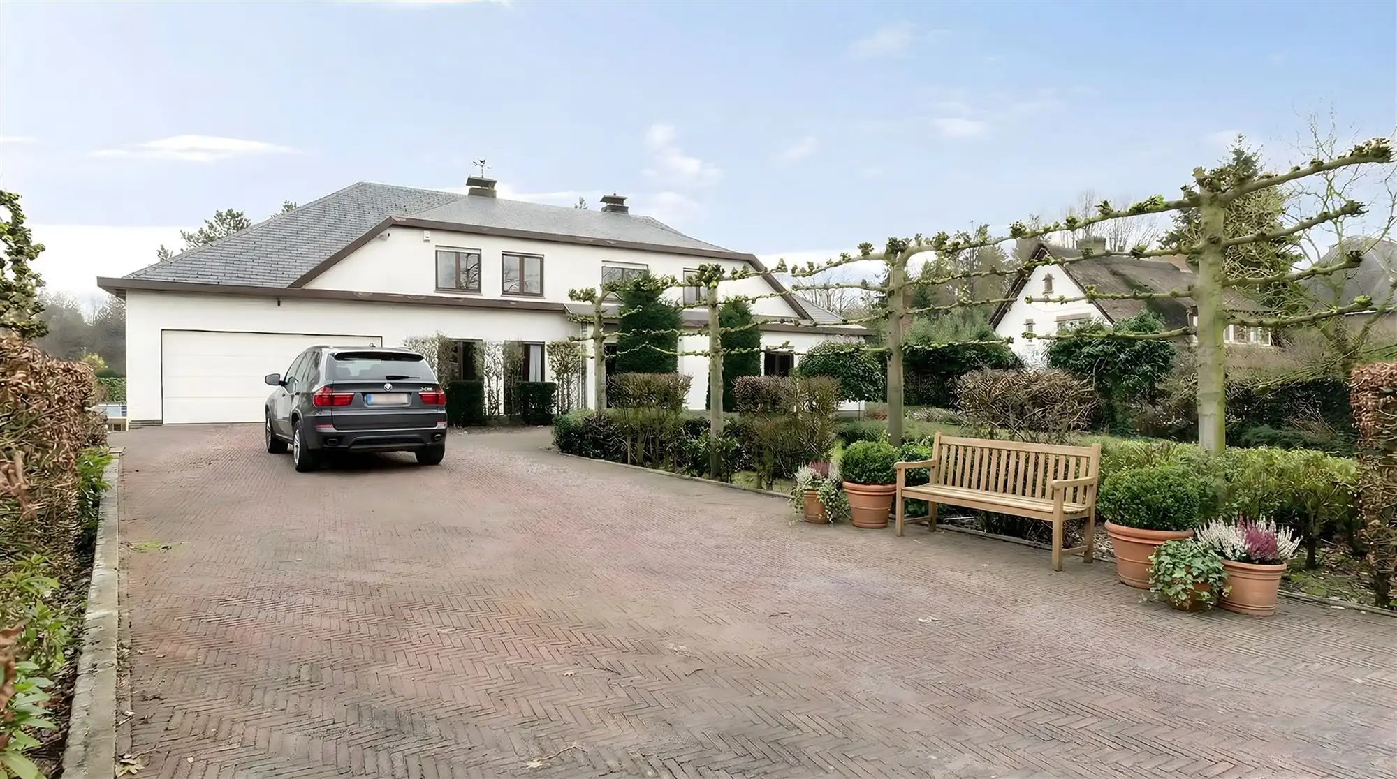 Landelijke villa met 5 slaapkamers op ca. 2.226 m2. foto {{pictureIndex}}