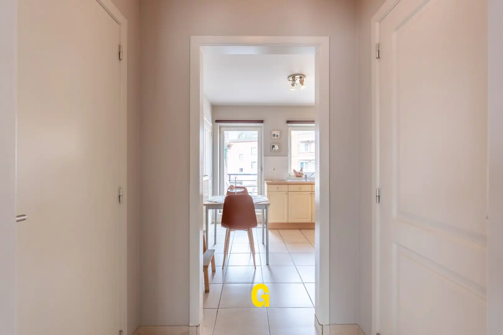 Netjes verzorgd duplex appartement met drie slaapkamers en standplaats op wandelafstand van de markt foto 6