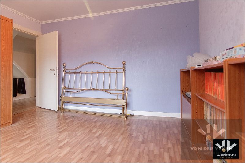 Karaktervolle en instapklare gezinswoning met drie ruime slaapkamers en dressing in een rustige omgeving met prachtig uitzicht op de achterliggende velden te Beverst/Bilzen foto 17